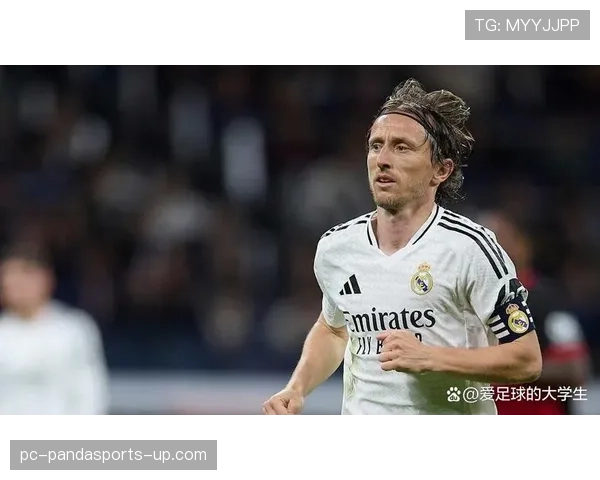 莫德里奇家冰箱里只有鸡胸肉和水，这人是活成AI了吗