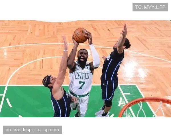 杰伦·布朗突破得分提速拉开与替补锋线效率差距